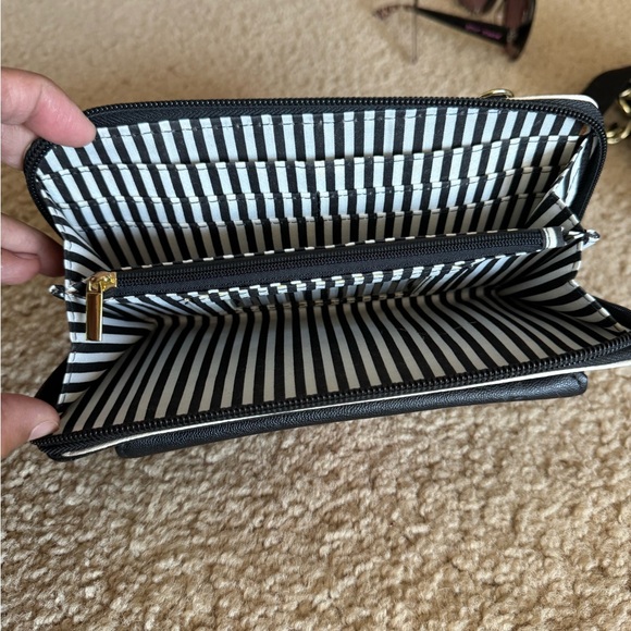 Betsey Johnson wallet - Picture 4 of 4